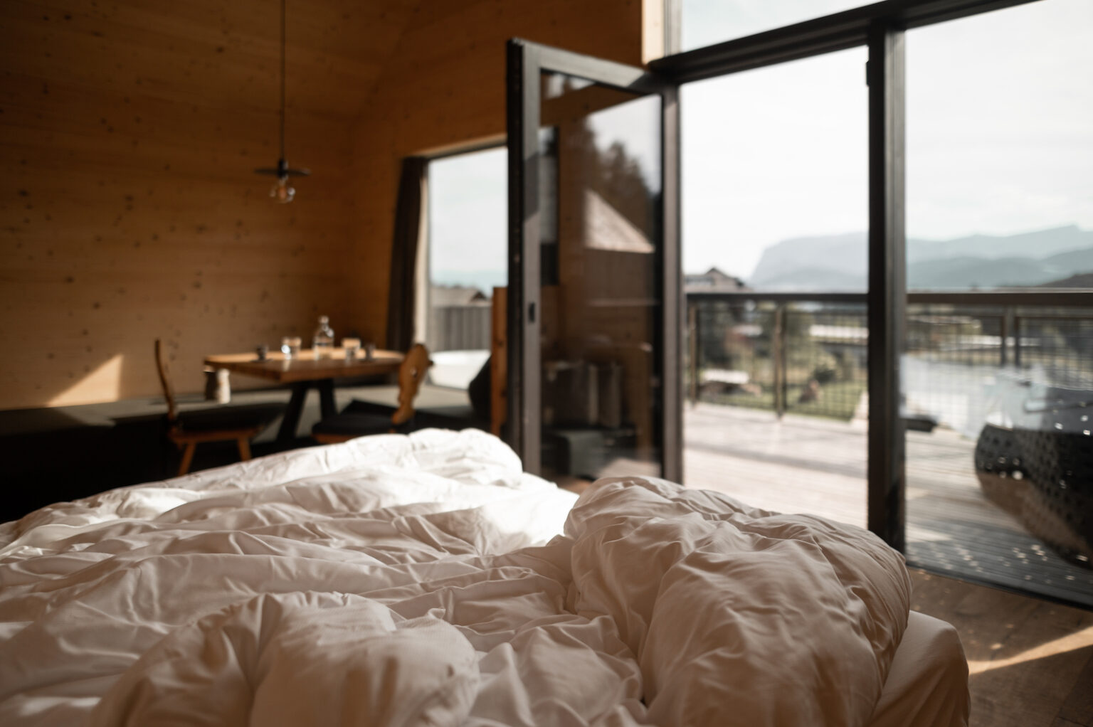 Select Green Hotels Green Luxury Hotel Pfösl Chalet vom Bett aus