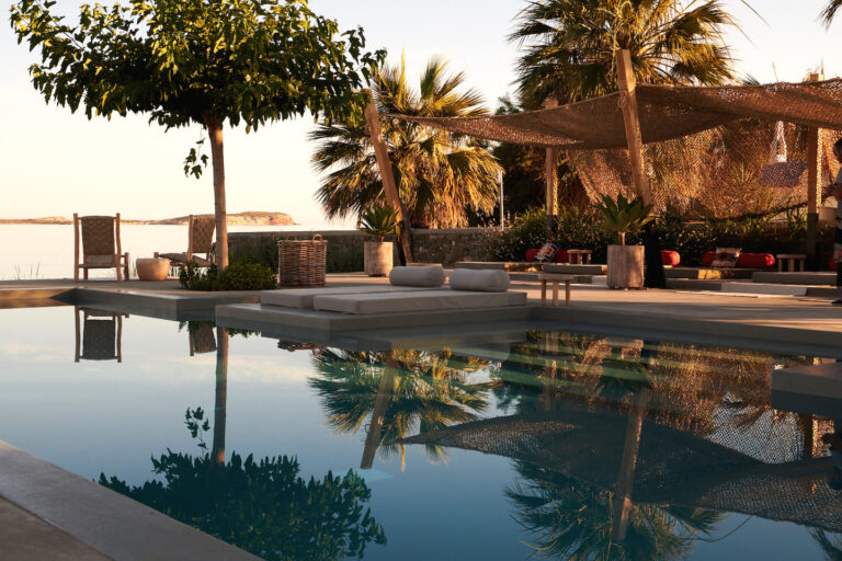 Select Green Hotels SeeSoo Paros pool in the evening